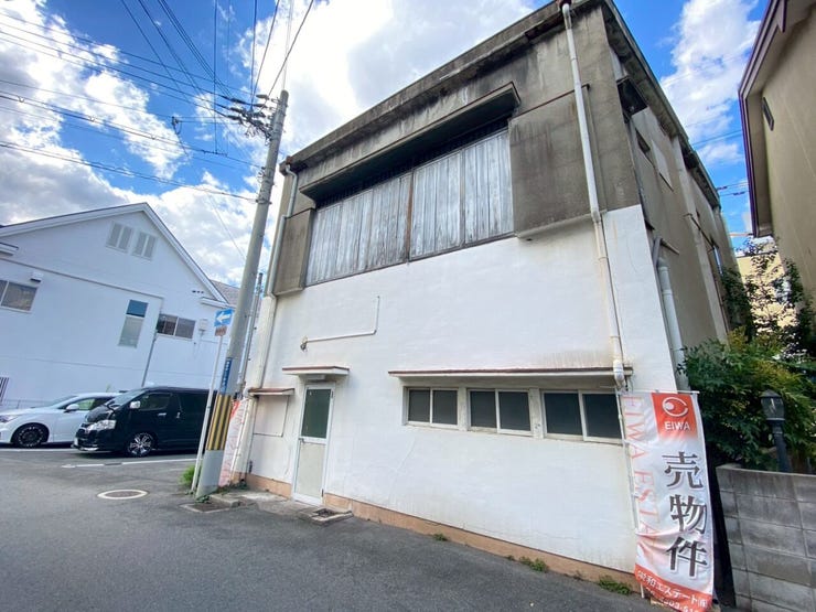 建物横の外観です。