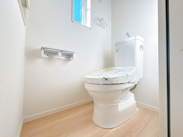 手洗いと温水洗浄つきの便座です◎