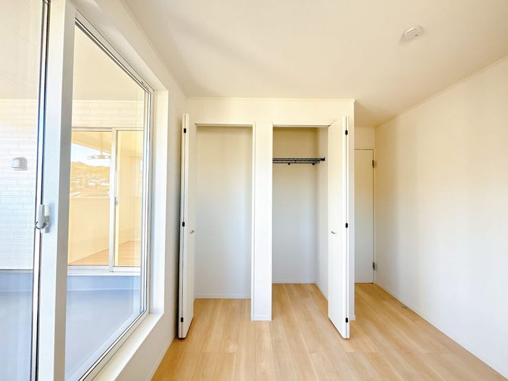 どんな家具にもフィットする床材カラーのお部屋です。