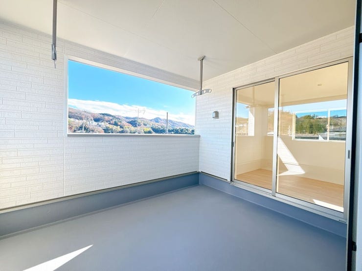 インナーバルコニーは雨の日の洗濯物も安心です。