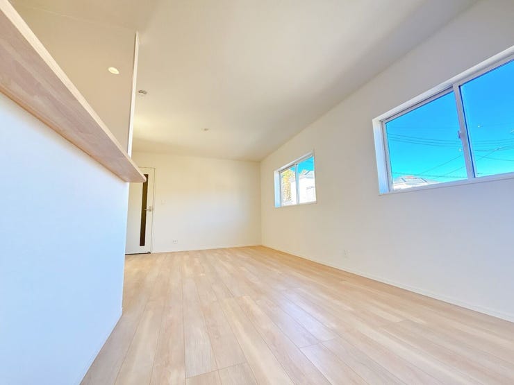 優しい色合いの室内です。
統一感があり、空間がより広く感じられます。