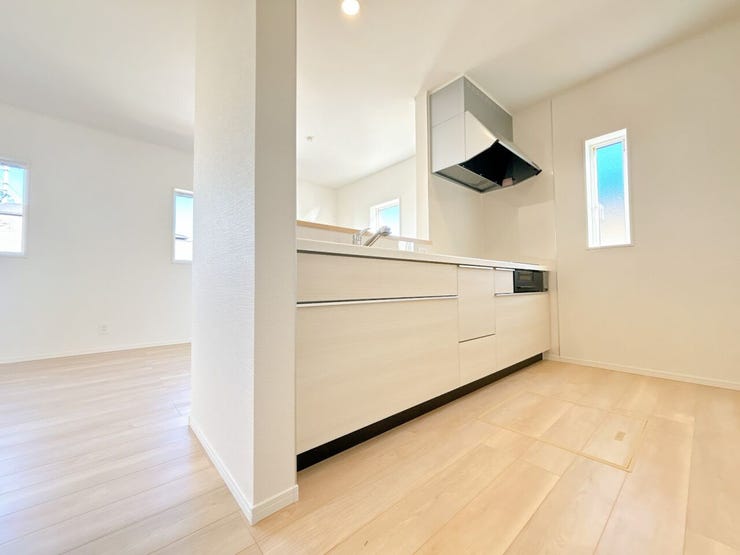 大きなシンクと調理台で、キッチンでの作業がはかどります♪