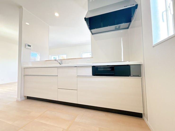 カウンターキッチンなので、お料理をしながらリビングを見渡すことができます◎