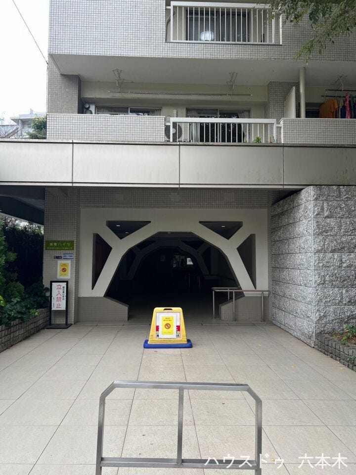 重厚感がありつつも清潔で welcoming な印象