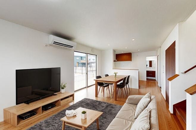 ゆったりとしたリビング。対面キッチンなので、家事をしながらも家族と過ごすことができます。
※家具、小物はCGです。