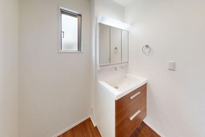 シャワー付き洗面化粧台。
忙しい朝に大活躍。