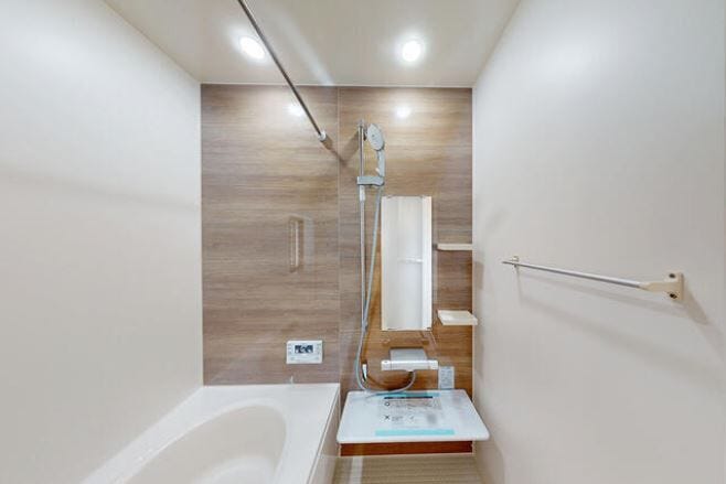 1日の疲れを癒すバスルーム。
浴室暖房乾燥機付き。