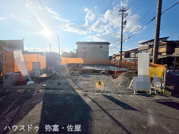 軽自動車1台を含みますが、並列駐車4台可能です!!来客時にも困りません(^^)