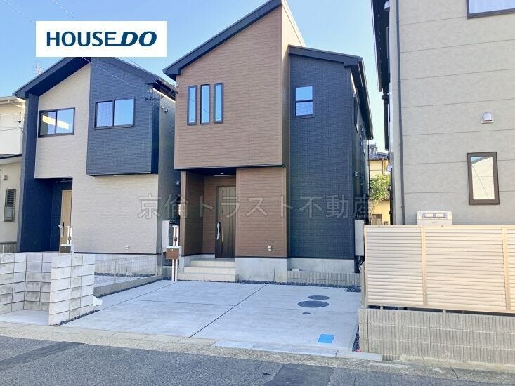 【外観】
◇◆完成しました!ぜひご内覧ください♪◆◇
ご都合に合わせ、平日&土日どちらでもご対応させて頂きます。17時以降やお仕事帰りの時間帯も大歓迎です!お気軽にお問い合わせください♪