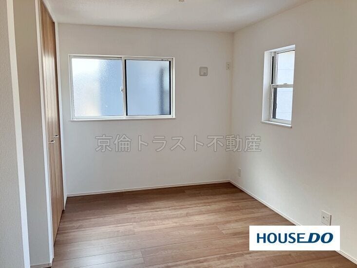 北西側洋室5帖 ご家族の成長に合わせて将来東側の6.2帖との間に間仕切りを入れることも可能です◎