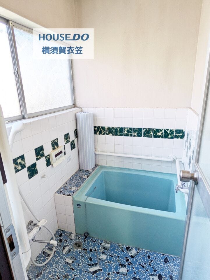 清潔感のある浴室!リノベ自由自在で最新設備への変更も可能。大きな窓で通風良好!換気もスムーズで清潔感を保ちやすい浴室です。閑静な住宅地で静かなバスタイム。一日の疲れを癒せます。