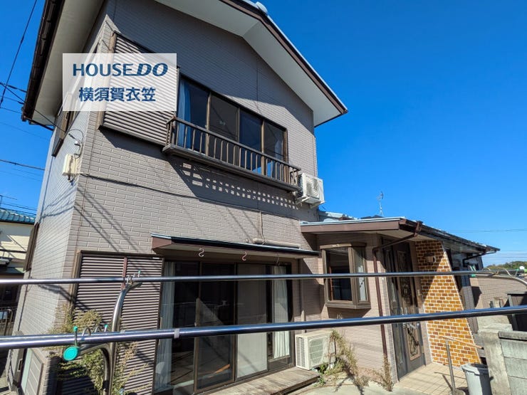 【外観】
鶴久保小学校まで徒歩17分。緑豊かな住環境で子育てをのびのびと。土地50坪以上の広さと、生活施設が揃う利便性の高い住環境です。