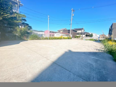 広々とした駐車場