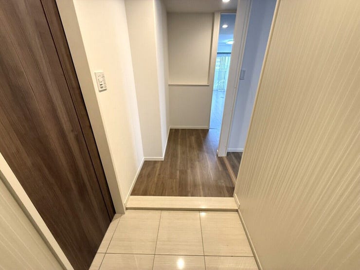 玄関床には防汚性のあるコーティング済み