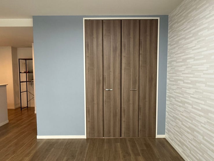 ブルーカラーと木目調の相性も〇