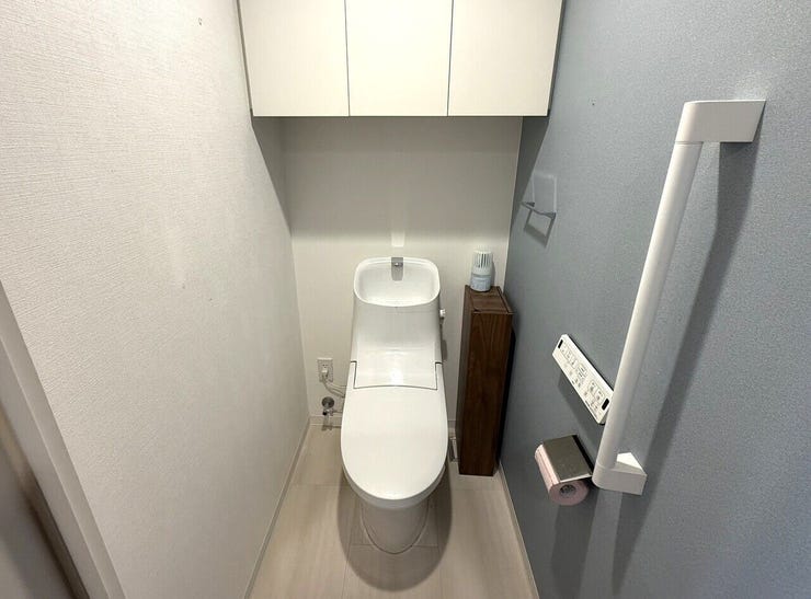 トイレの壁紙にもこだわりました