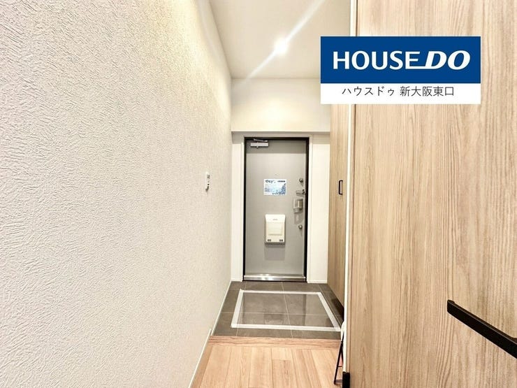 洗面所にもアクセントクロスがはいりシックな雰囲気です