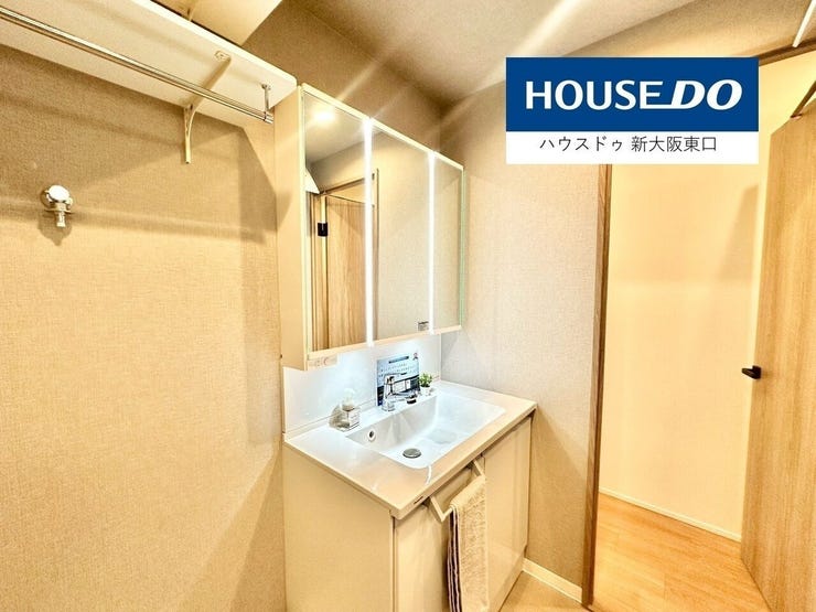 洗面台は全面が鏡もハイグレードタイプ
鏡の裏が収納となっていいるので、お荷物たくさん格納できます。