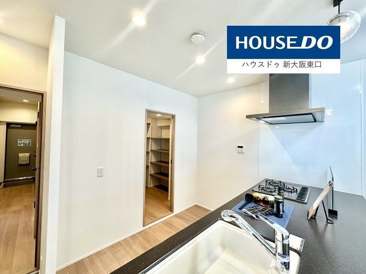 こちらの洋室にもダウンライトを増設。