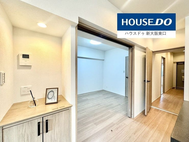 フローリングは木目の入ったおしゃれなタイプです。