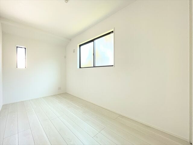 リメイクシートやウォールステッカーを貼るだけで
お部屋の雰囲気はガラッと変わって気分転換になります。