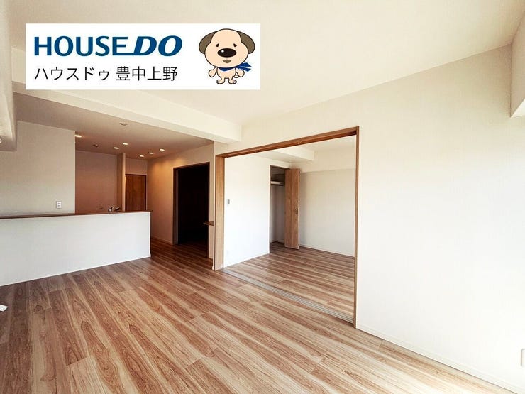 【リビング】
約14.8帖のLDK!十分な広さがございます。さらに隣接する洋室の扉を開けて一体でご使用いただくとさらに広々お部屋を使っていただけます♪