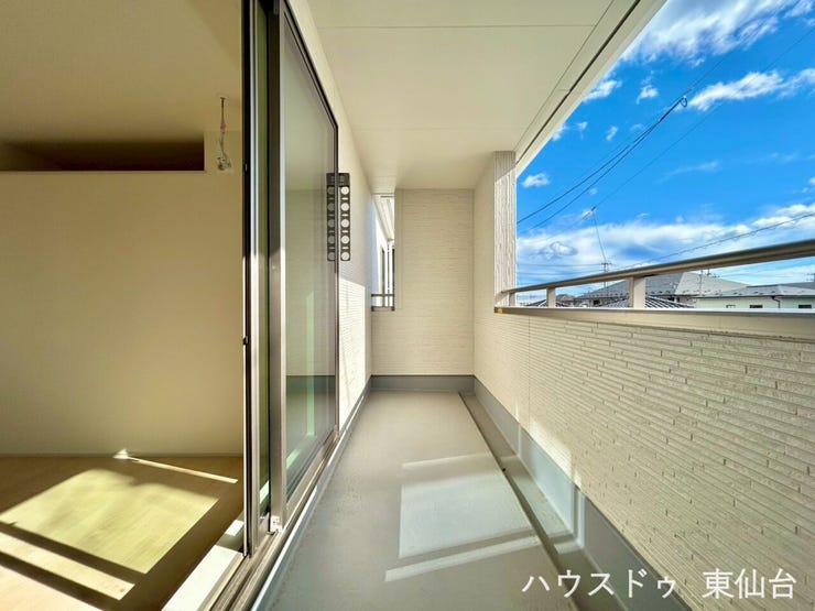 南向きのインナーバルコニーで洗濯物が早く乾きそうですね