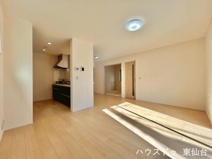 暖かい日差しが差し込み、家族みんなの時間もぽかぽかです