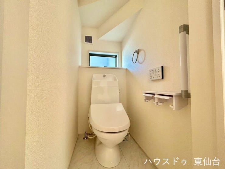 温水洗浄機能付きのトイレが1階と2階にあります