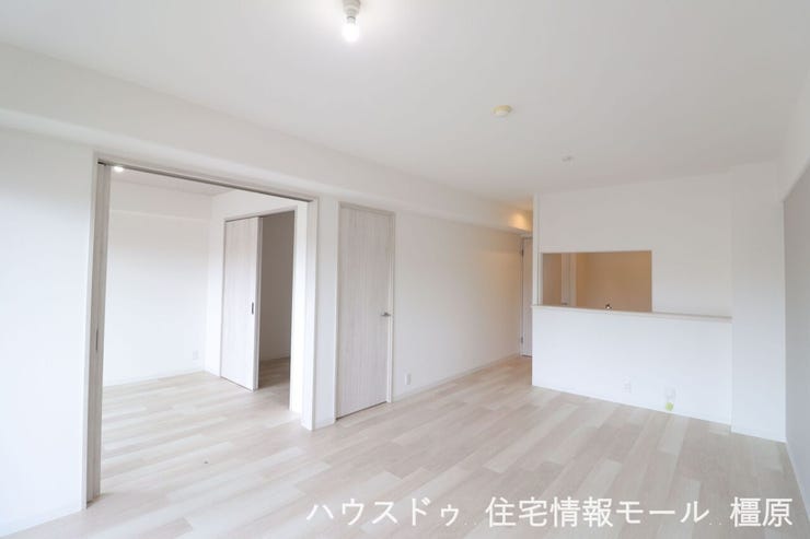 クロスとフローリングは全面貼替済!お手入れ無しで入居でき、初期費用を抑えられる物件です