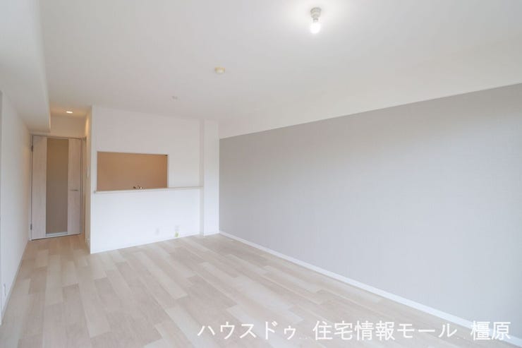 広々とした視線で料理ができる対面式キッチン。ご家族との会話も楽しめる空間です