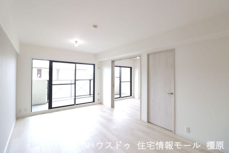 洋室の扉を開けて20帖以上の大きなお部屋としてもご利用いただけます