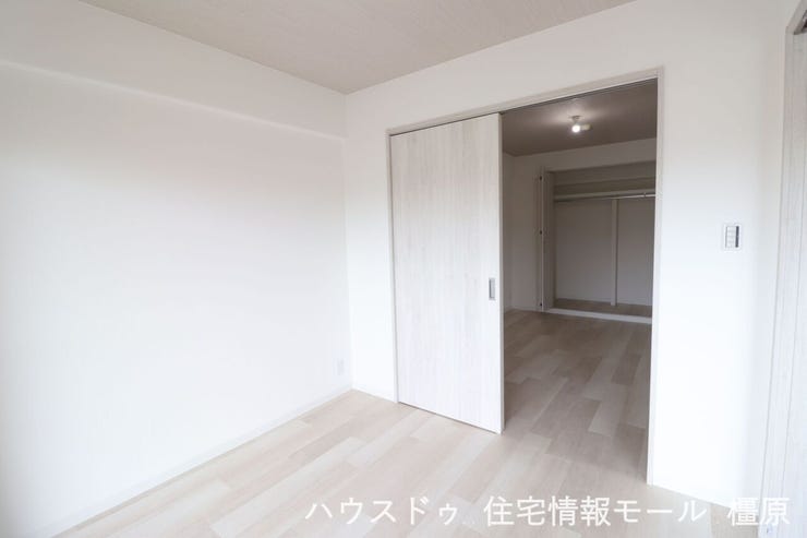 【4.5帖】6帖洋室と続き間になっております