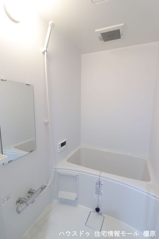 浴槽だけでなく壁・天井まで一式新調しております。足を伸ばしておくつろぎください