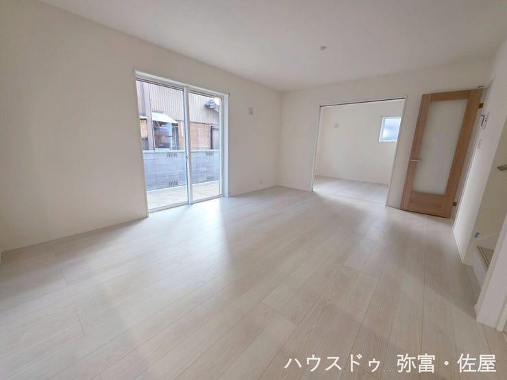 自然光たっぷりの明るく開放的なLDK♪