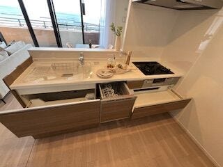 きれいなキッチンから海が見えます!