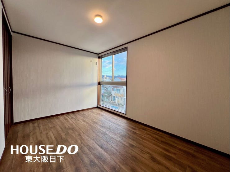 洋室約6.0帖:シンプルな洋室でお部屋のコーディネートが楽しめます。お好みのスタイルに彩ってお気に入りの空間にできますね♪