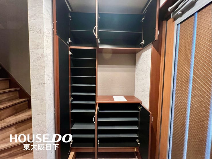 玄関:シューズBOX完備の玄関。靴がスッキリ片付き、さわやかにご家族やお客様をお出迎えします♪