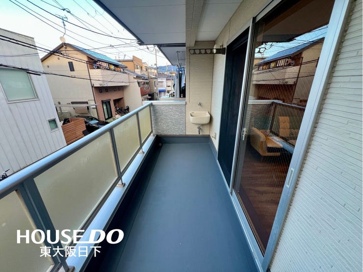 バルコニー:インナーバルコニーになっています。屋根が付いているので天候が気になっても洗濯物を干すことができます♪