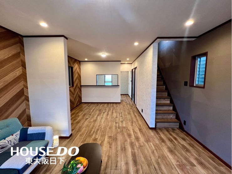 リビング:広々としたリビングダイニングは落ち着いた雰囲気に包まれて、伸びやかな空間の中で、ゆったりと家族団らんのひとときを過ごせます♪