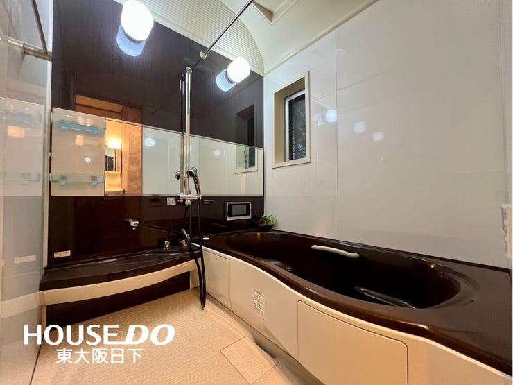 浴室:1日の疲れを癒すバスルームは、心地よいリラックスを叶える清潔感溢れる美しい空間です。心からゆったりと寛いでいただけるよう、ゆとりのスペースを確保してます♪