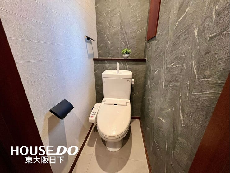 トイレ:各階にトイレが設置され、慌ただしい朝も2個あり快適です。就寝中も階段を使わずトイレに行けるのがうれしいですね♪