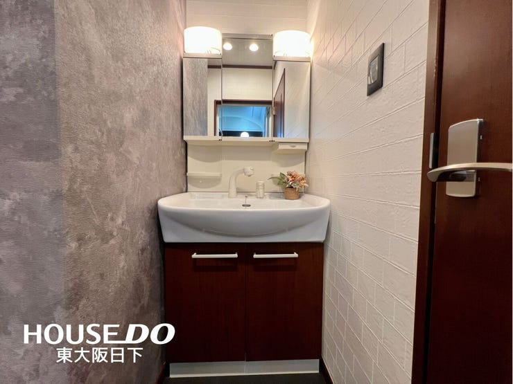 洗面所:独立洗面台。幅が広く、収納も豊富です♪