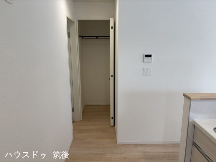 キッチン奥のクローゼット