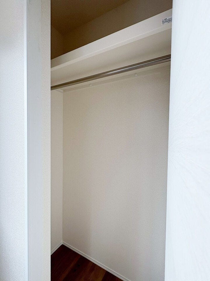 全室に収納が有り、家族みんなの荷物も十分納まります♪