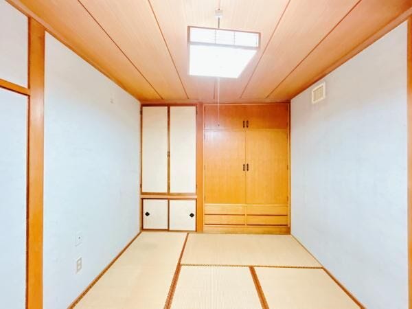 【リフォーム前】1階6帖和室です。