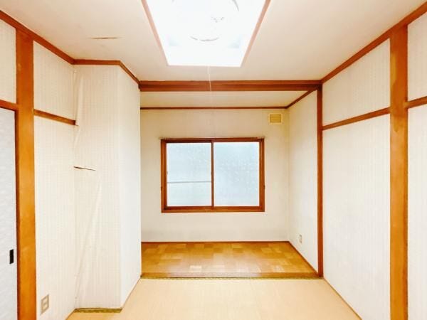 【リフォーム前】2階6帖和室です。