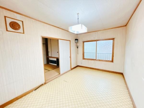 【リフォーム前】2階7.5帖別アングルです。