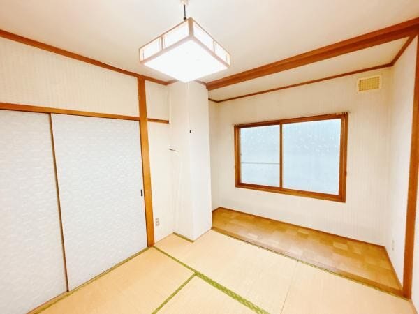 【リフォーム前】1階6帖和室別アングルです