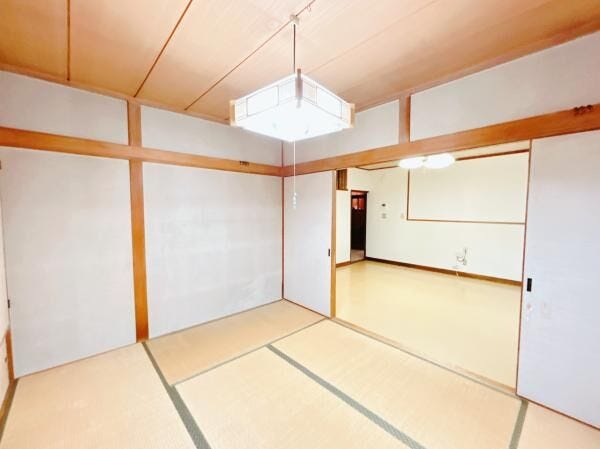 【リフォーム前】1階6帖和室別アングルです。